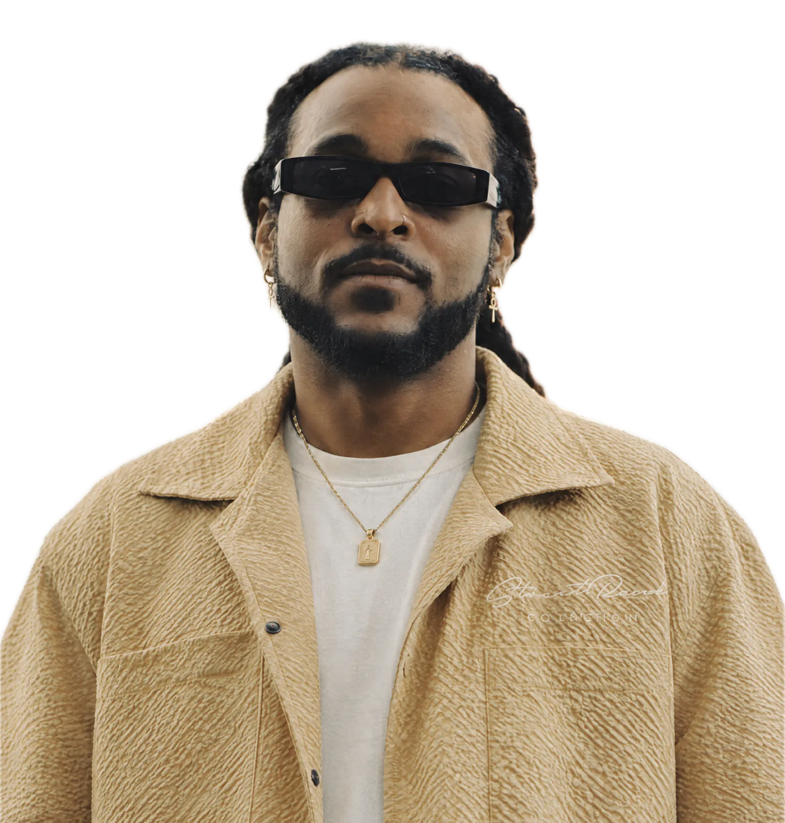 TIITII NBA de face, lunettes noires et chemise beige